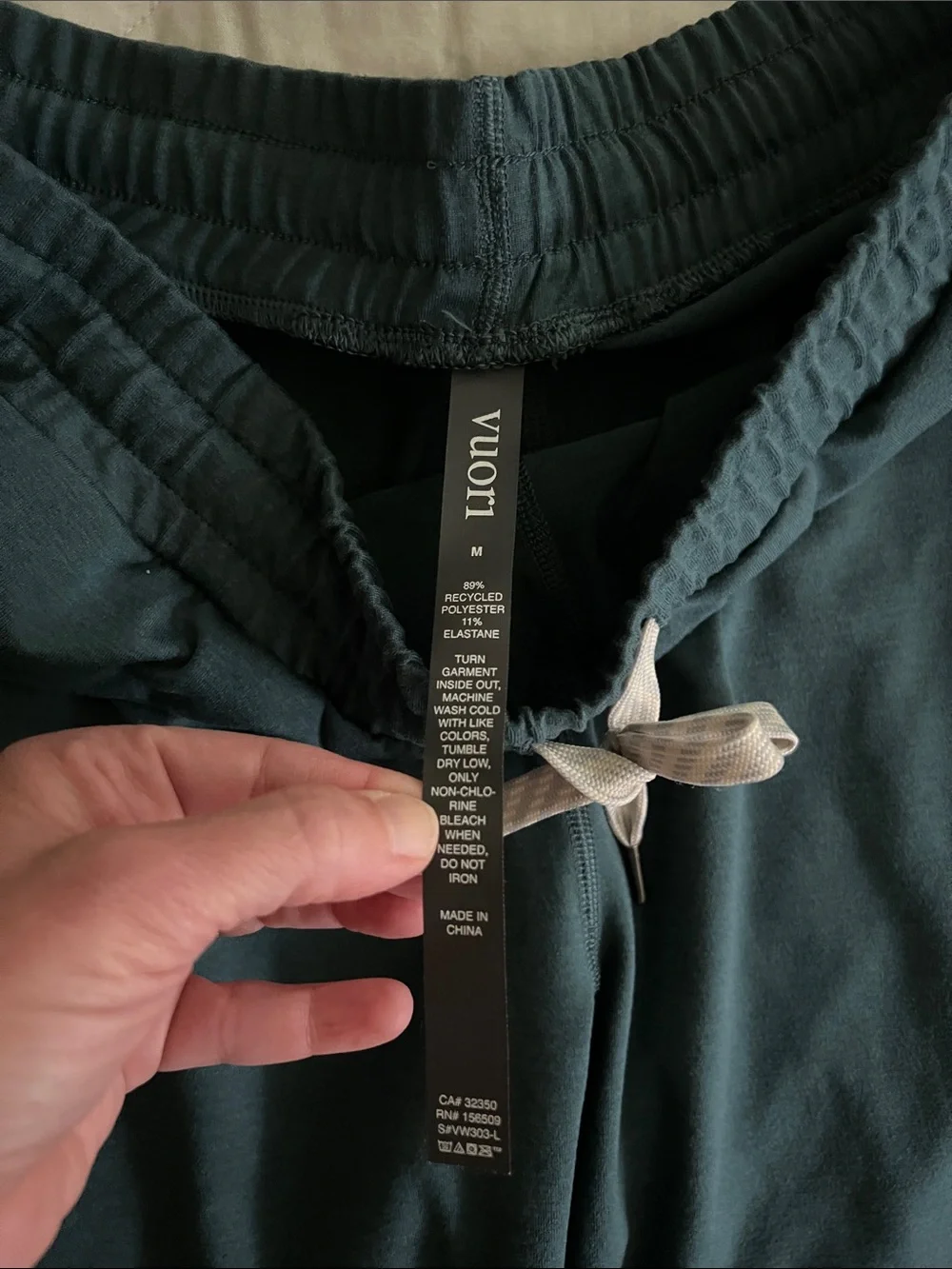 VUORI performance joggers with pockets medium